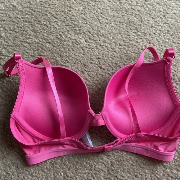 Jessica Simpson bra - Picture 5 of 6